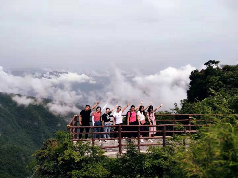 员工(gōng)风采：旅游