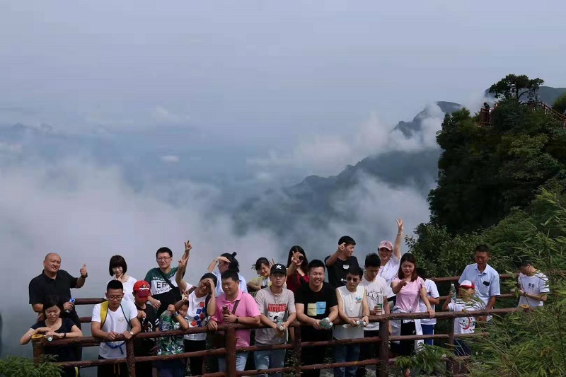 员工(gōng)风采：旅游